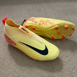 NWT Never worn Nike Jr ZM Superfly soccer cleats